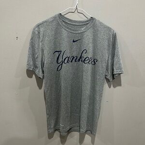 NWOT Nike Gray Short Sleeve Yankees Tee size M